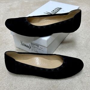 Neiman Marcus women black suede flats size 8